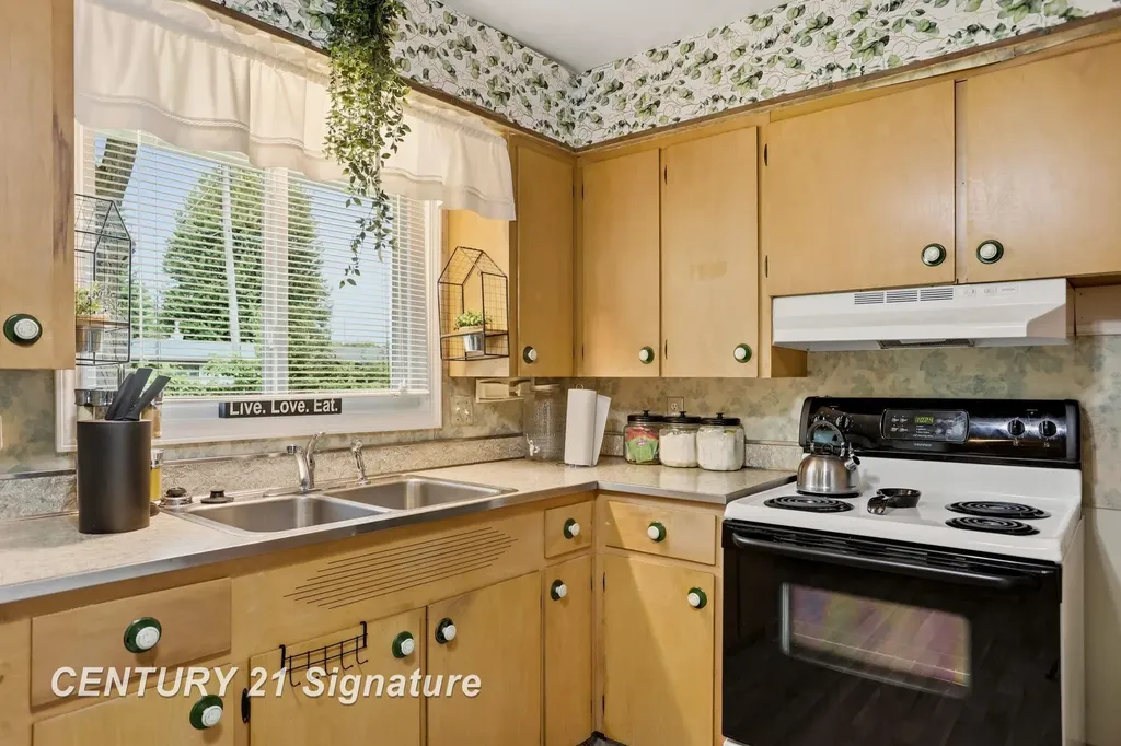 2955 Whitfield Drive Saginaw Charter Township MI 48603
