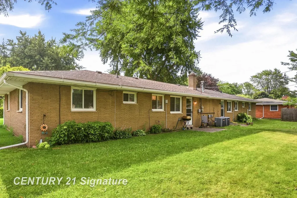 2955 Whitfield Drive Saginaw Charter Township MI 48603