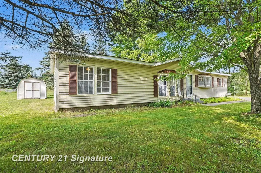 6880 W Emery Road Roscommon Township MI 48629