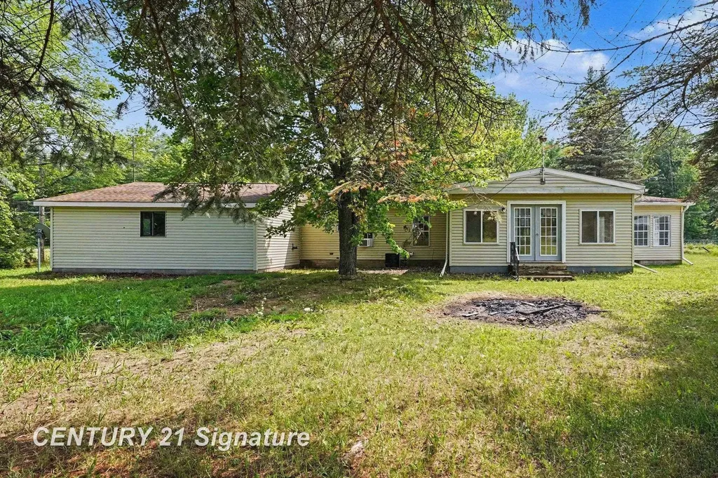 6880 W Emery Road Roscommon Township MI 48629