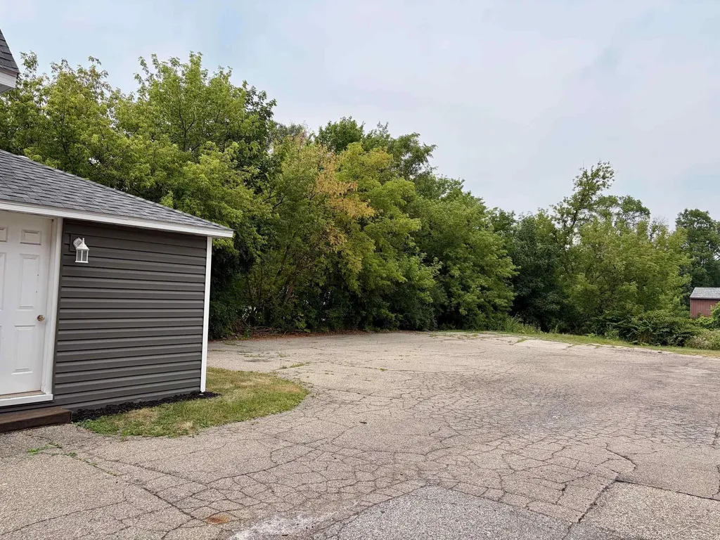 135 E Washington Street Tittabawassee Township MI 48623