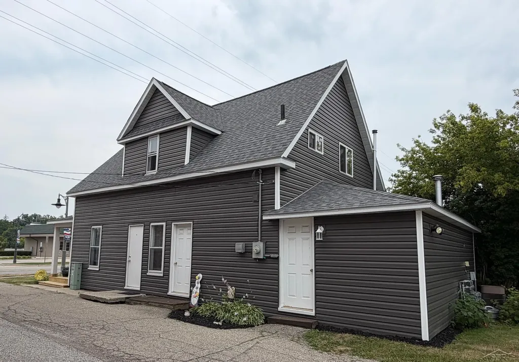 135 E Washington Street Tittabawassee Township MI 48623