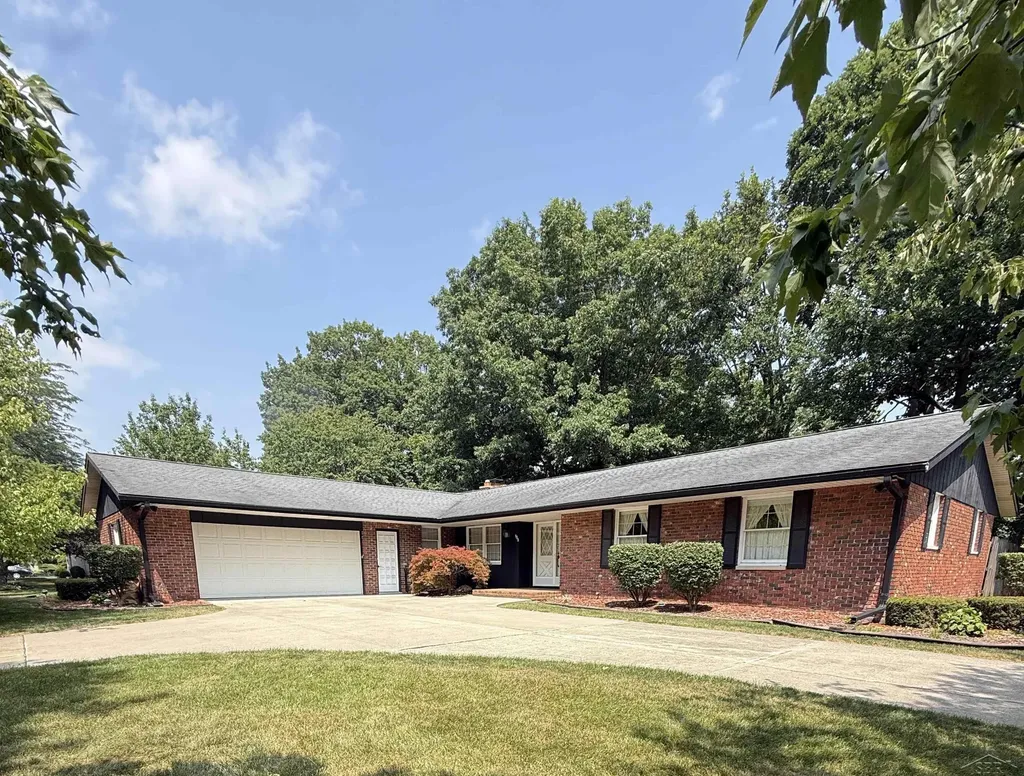 900 Canterbury Drive Saginaw Charter Township MI 48638