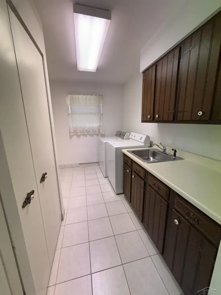 900 Canterbury Drive Saginaw Charter Township MI 48638