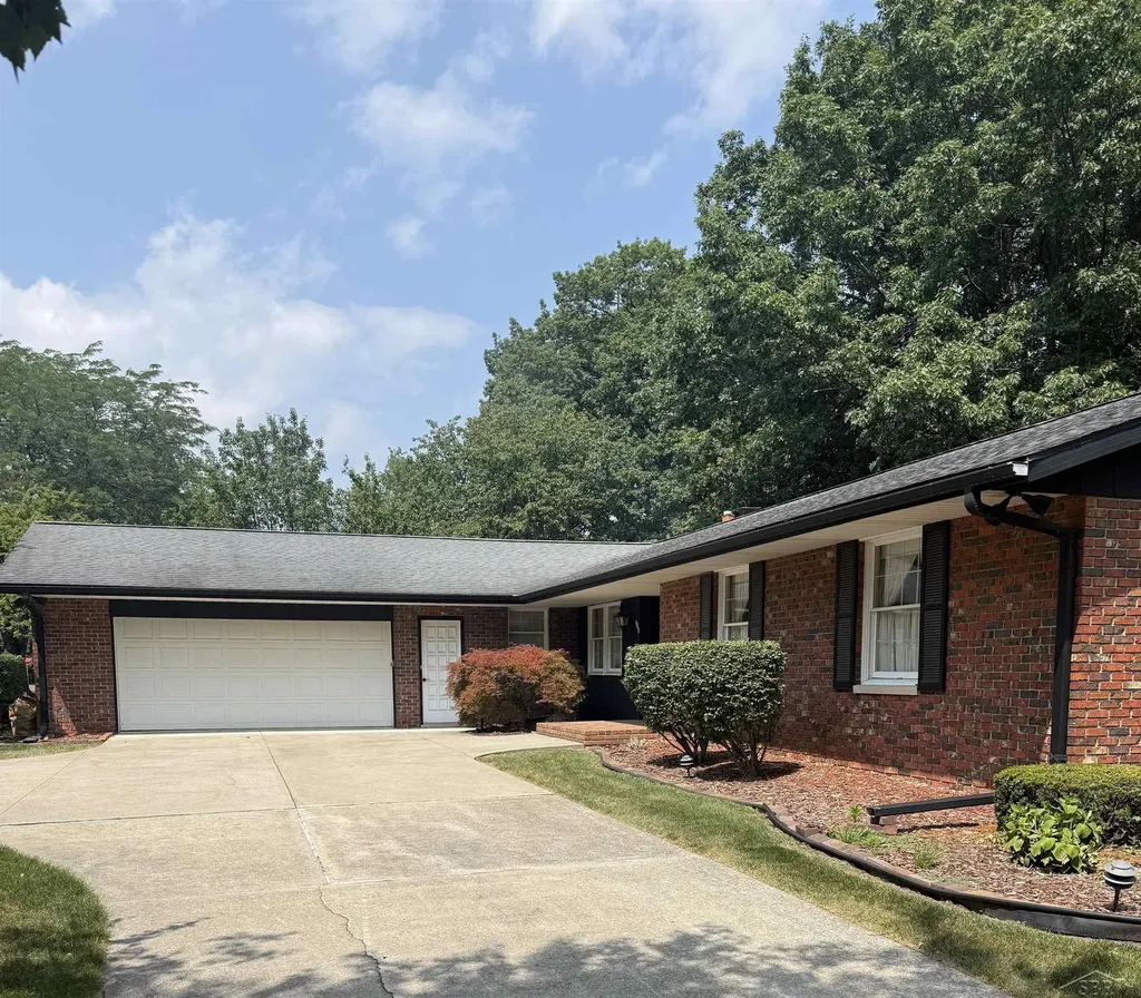 900 Canterbury Drive Saginaw Charter Township MI 48638