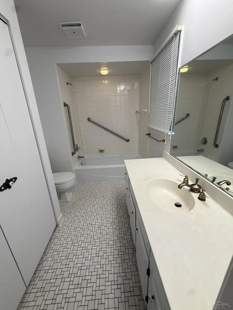 900 Canterbury Drive Saginaw Charter Township MI 48638
