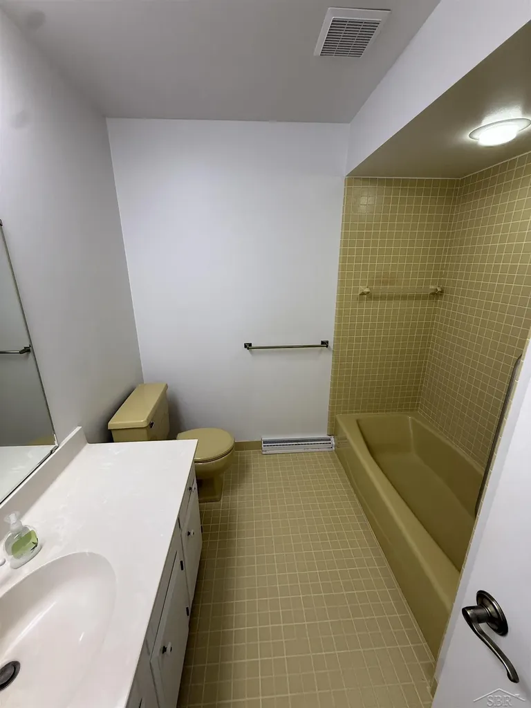900 Canterbury Drive Saginaw Charter Township MI 48638