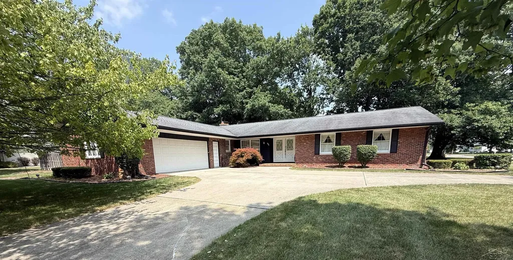 900 Canterbury Drive Saginaw Charter Township MI 48638