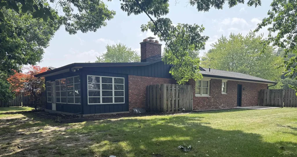 900 Canterbury Drive Saginaw Charter Township MI 48638