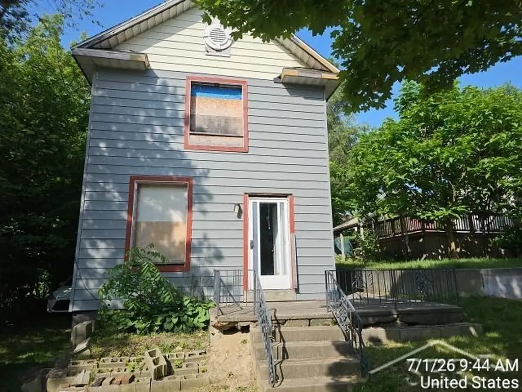 810 Crapo Street Flint City MI 48503