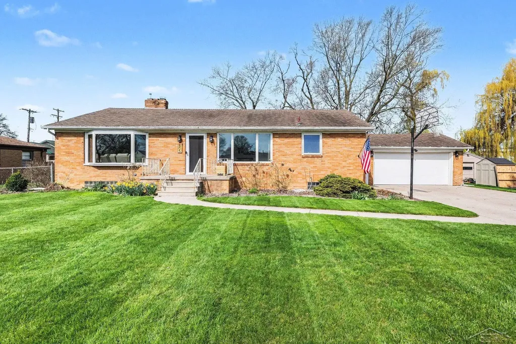 605 Webb Drive Bangor Charter Township MI 48706