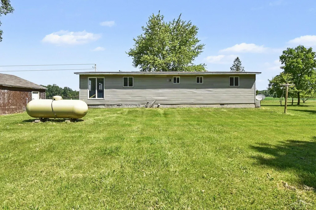 4300 Pinconning Road Bentley Township MI 48652
