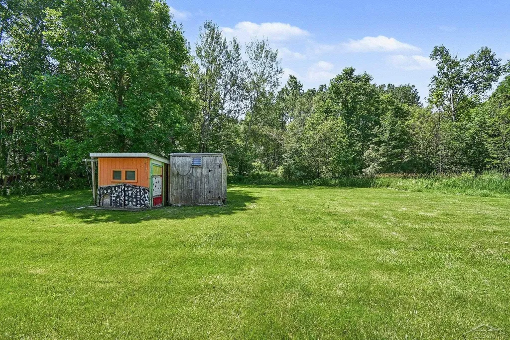 4300 Pinconning Road Bentley Township MI 48652