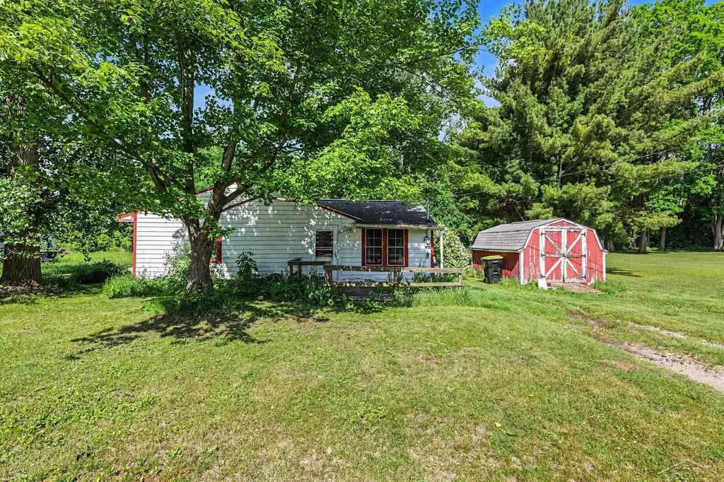 15 Welch Drive Midland City MI 48640