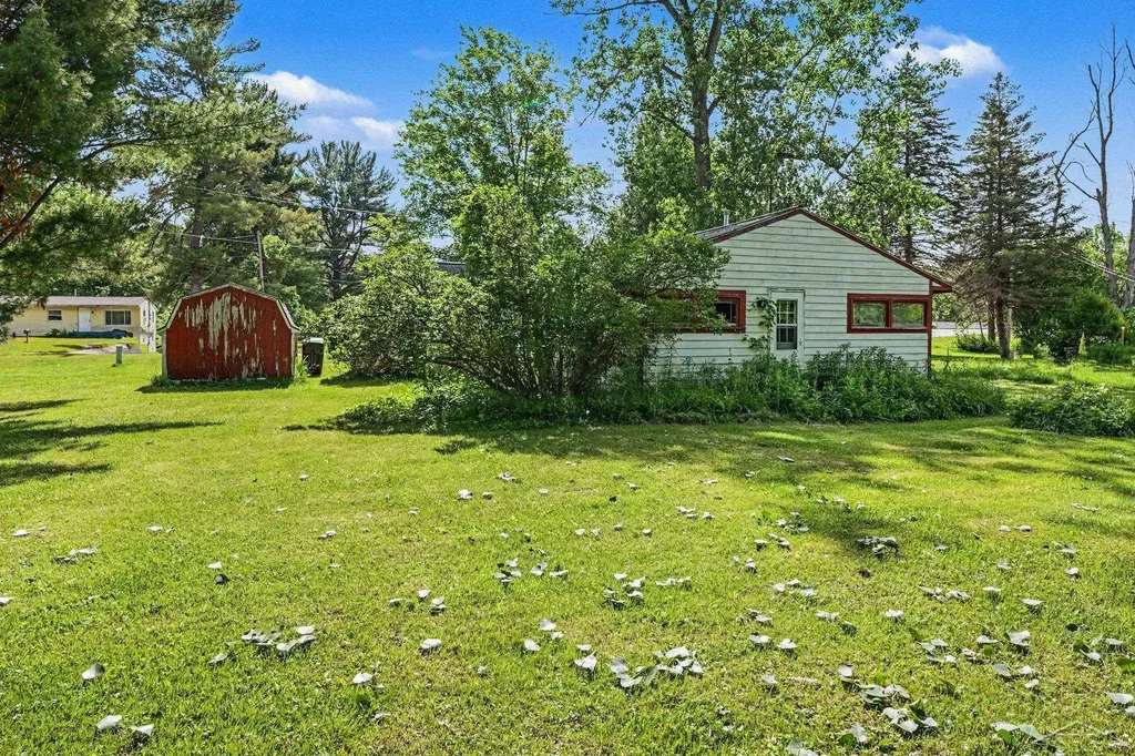 15 Welch Drive Midland City MI 48640