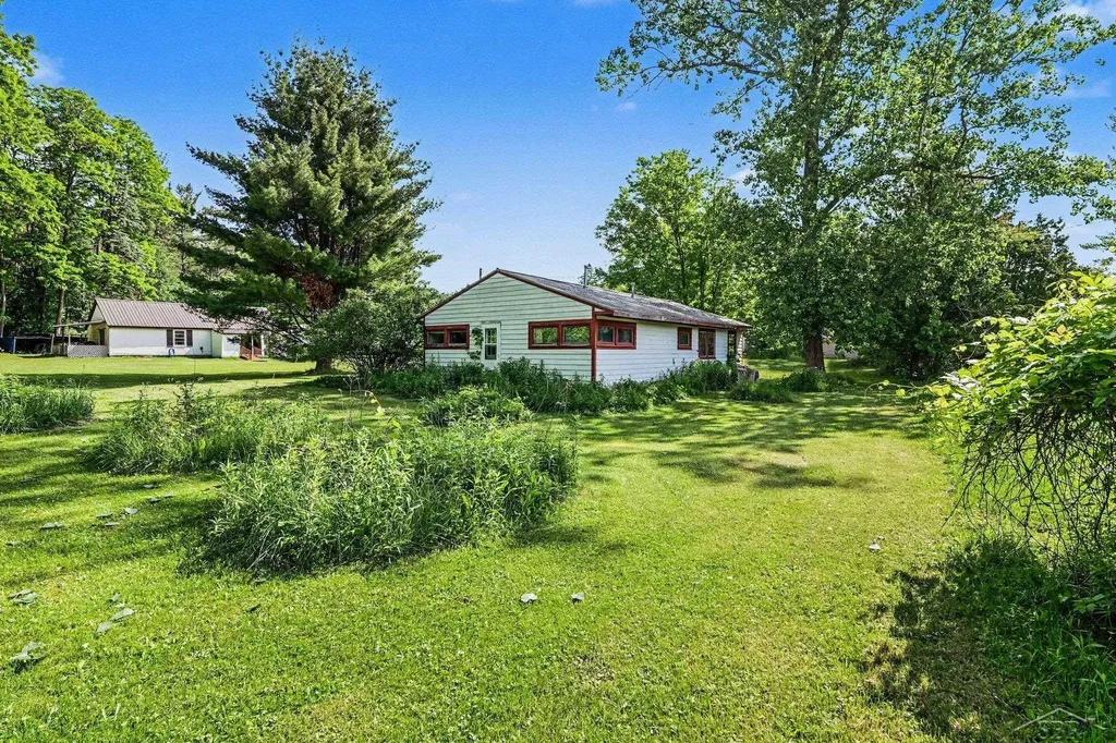 15 Welch Drive Midland City MI 48640