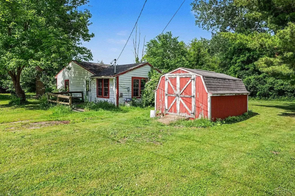 15 Welch Drive Midland City MI 48640