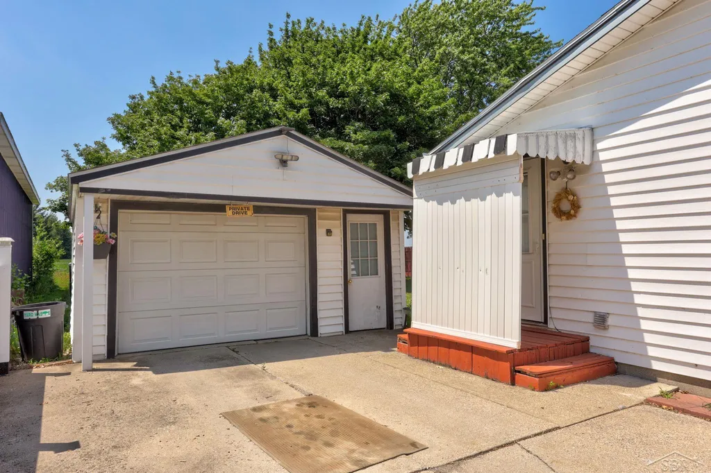 1446 S Airport Road Buena Vista Charter Township MI 48601