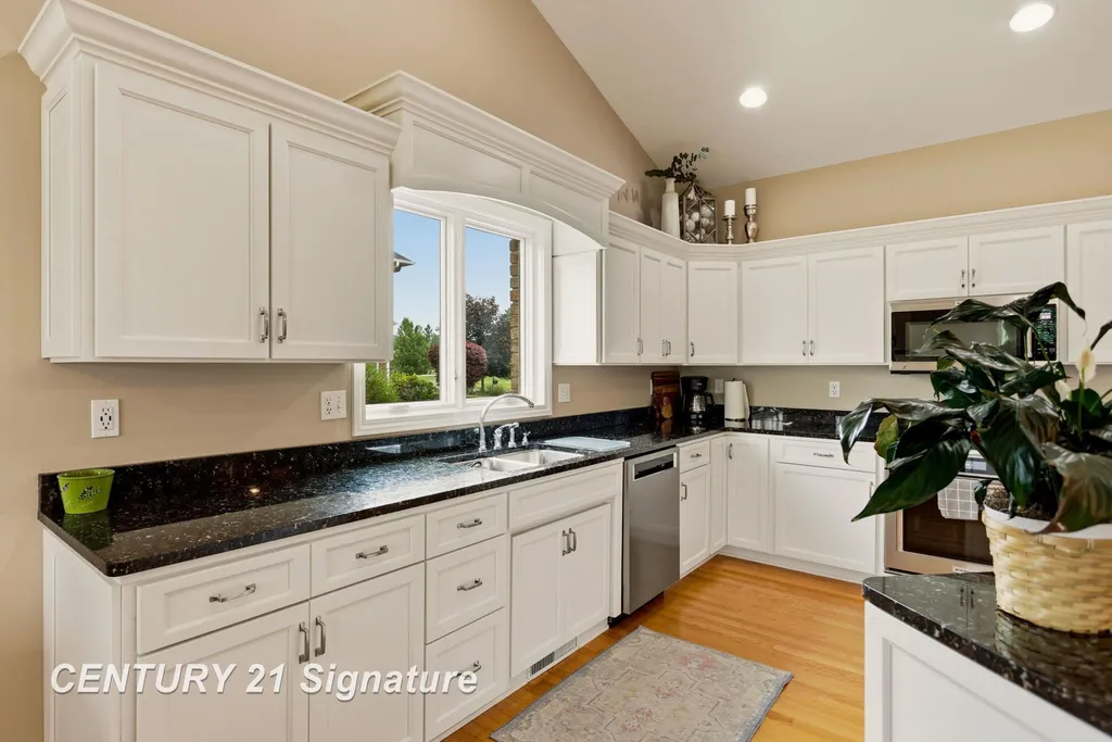 77 Sawmill Creek Trail Saginaw Charter Township MI 48603