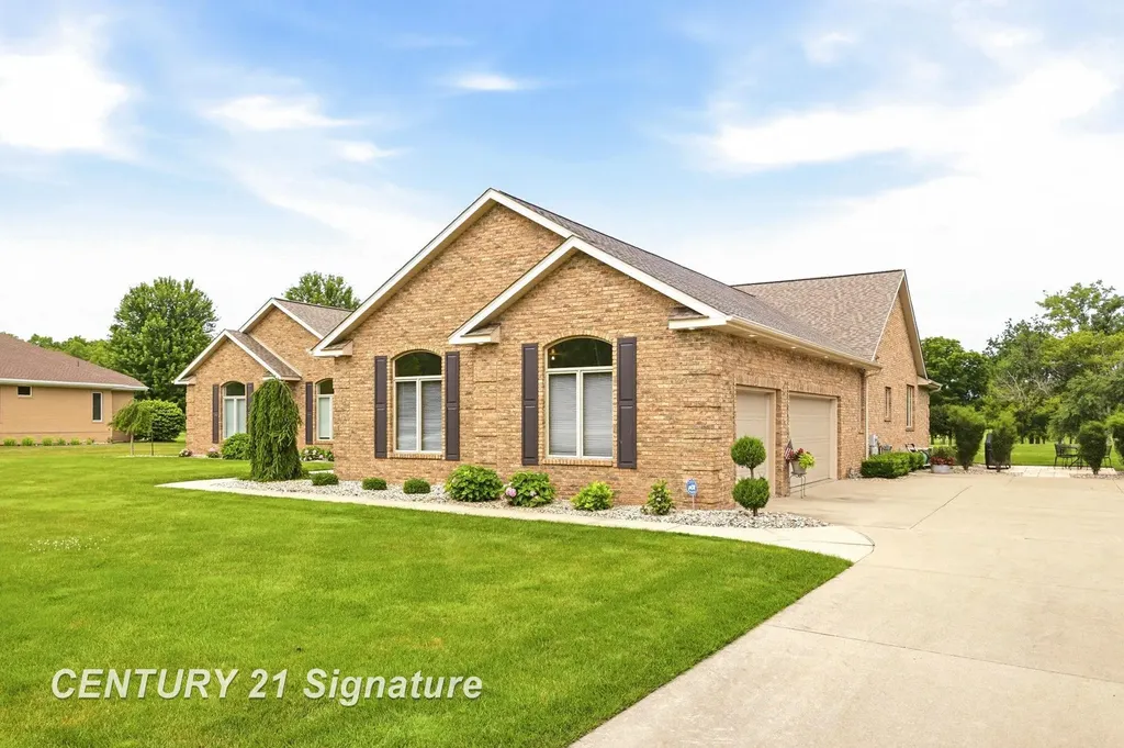 77 Sawmill Creek Trail Saginaw Charter Township MI 48603