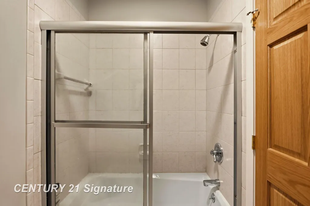 77 Sawmill Creek Trail Saginaw Charter Township MI 48603