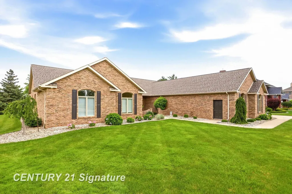 77 Sawmill Creek Trail Saginaw Charter Township MI 48603