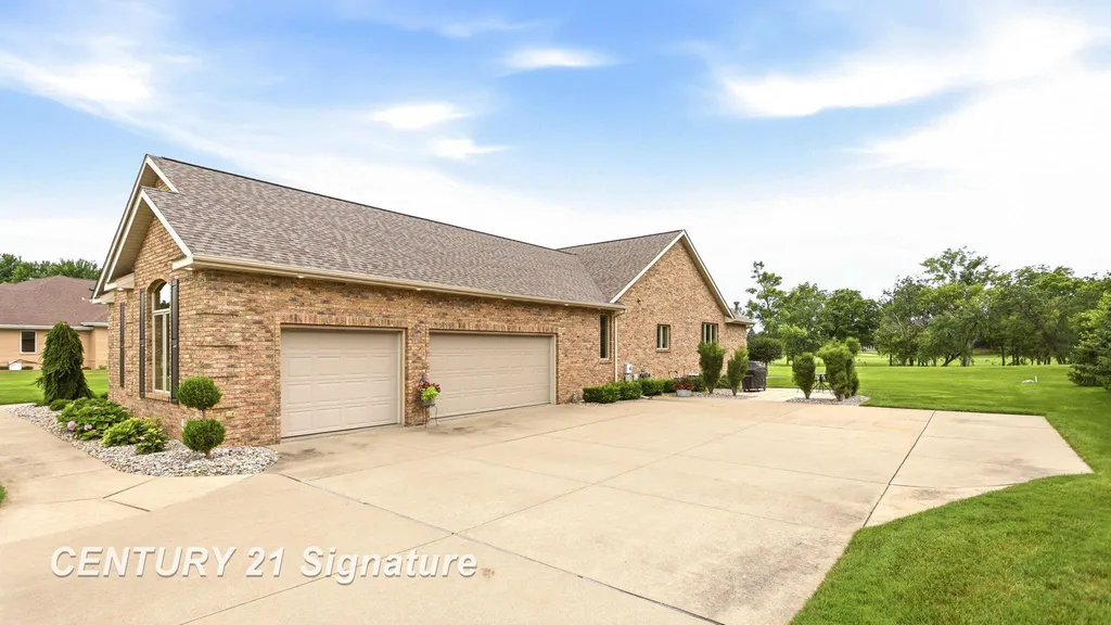 77 Sawmill Creek Trail Saginaw Charter Township MI 48603