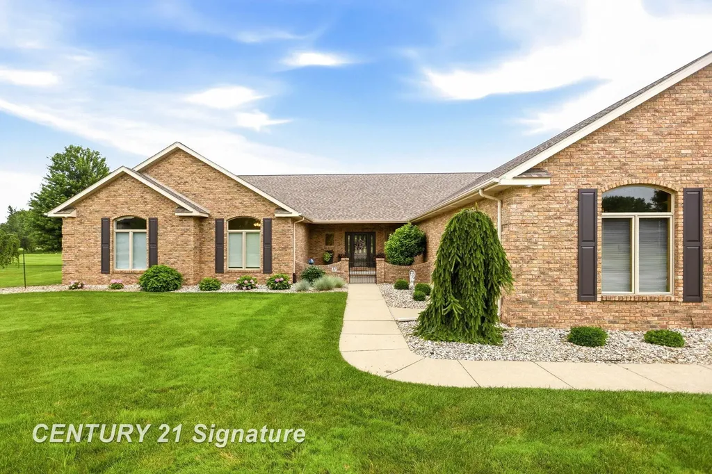 77 Sawmill Creek Trail Saginaw Charter Township MI 48603