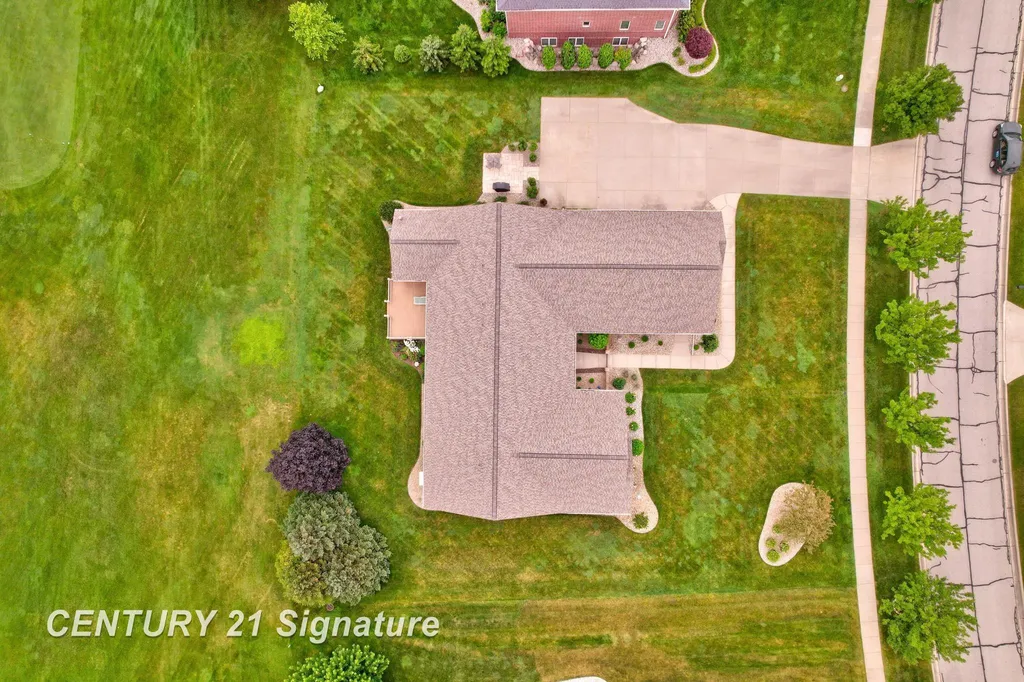 77 Sawmill Creek Trail Saginaw Charter Township MI 48603