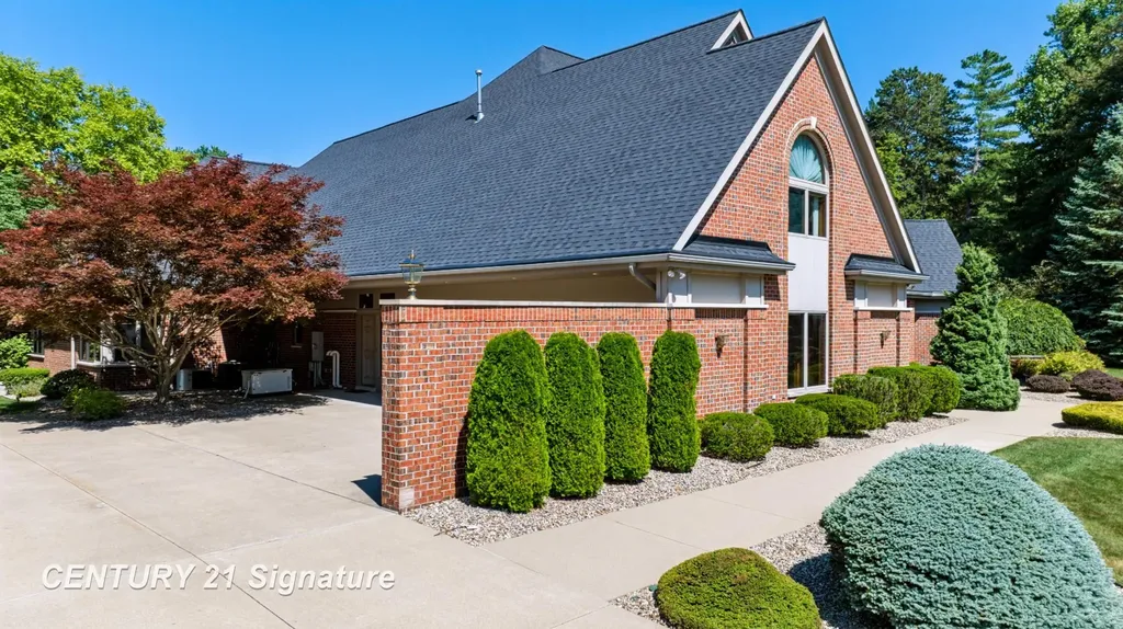 5590 Pine Gate Drive Saginaw Charter Township MI 48603