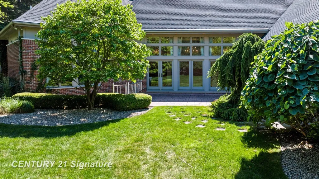 5590 Pine Gate Drive Saginaw Charter Township MI 48603
