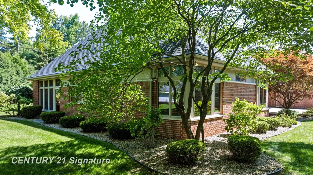 5590 Pine Gate Drive Saginaw Charter Township MI 48603