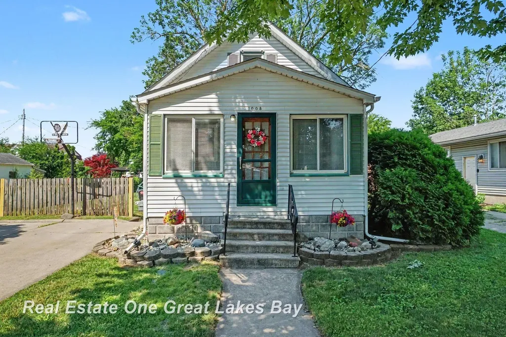 1008 S Sherman Street Bay City City MI 48708