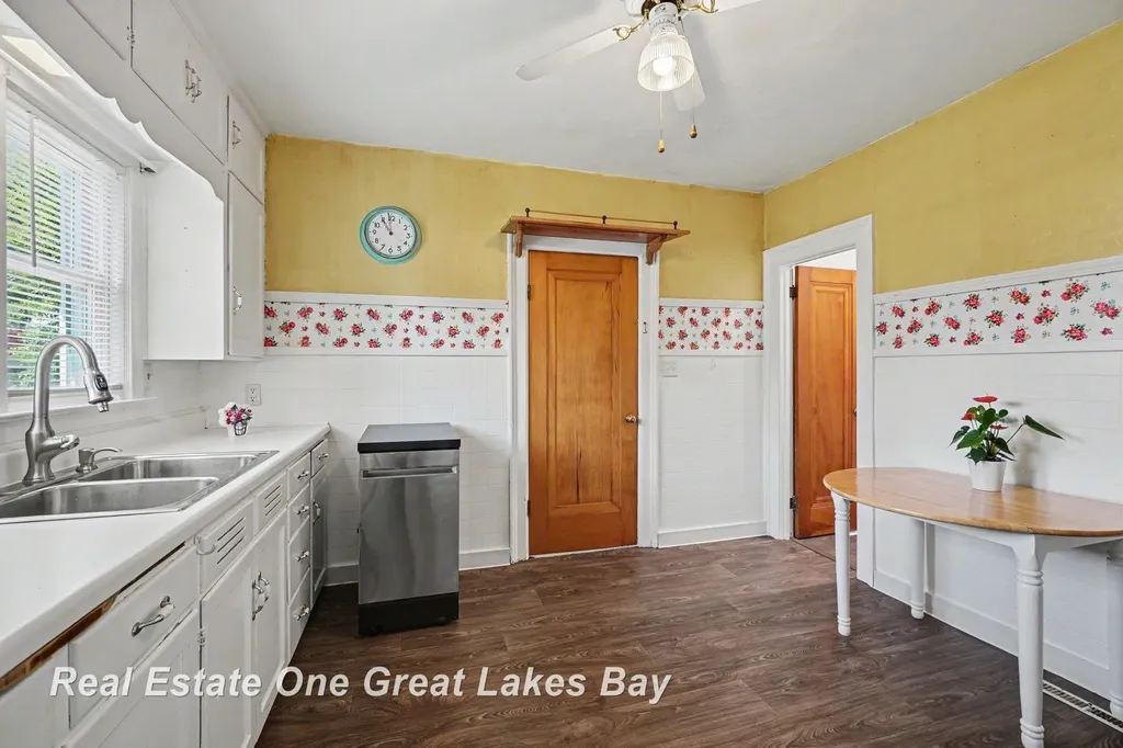 1008 S Sherman Street Bay City City MI 48708