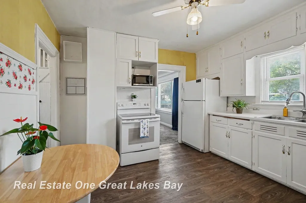 1008 S Sherman Street Bay City City MI 48708