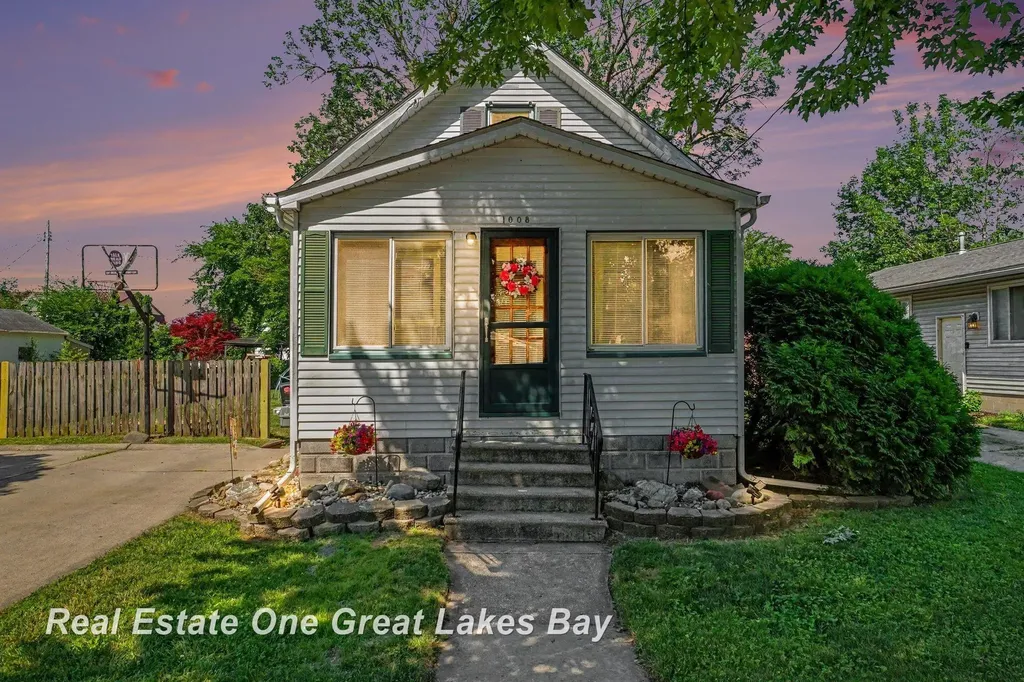 1008 S Sherman Street Bay City City MI 48708