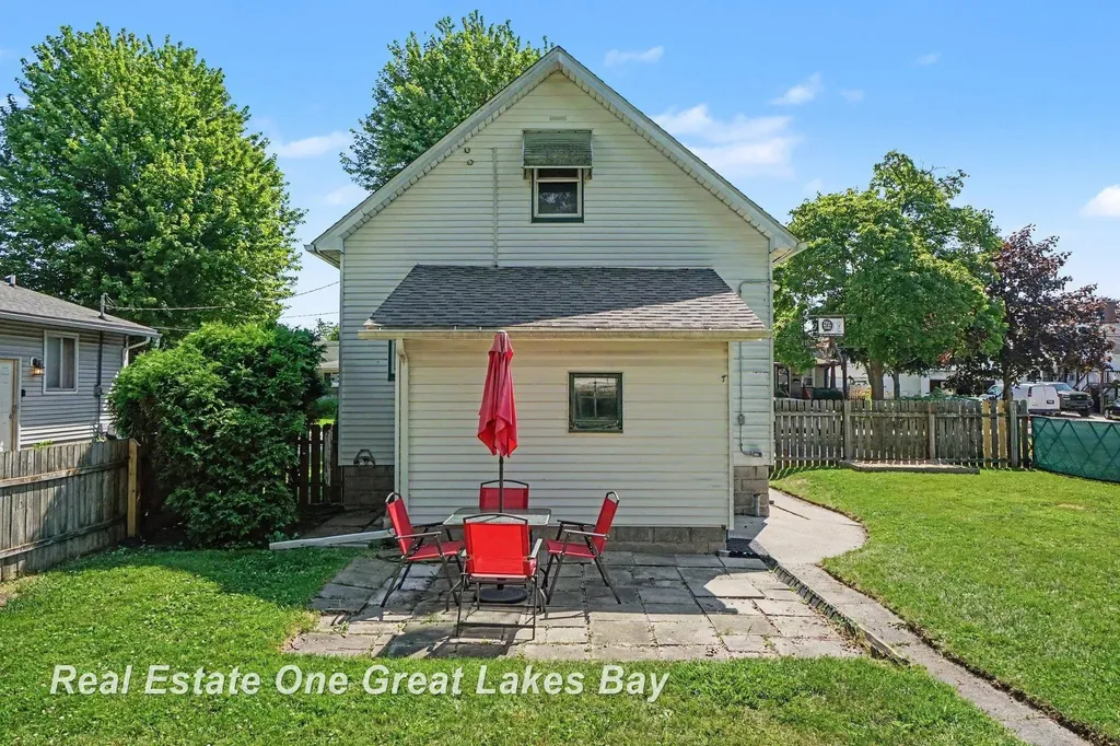 1008 S Sherman Street Bay City City MI 48708