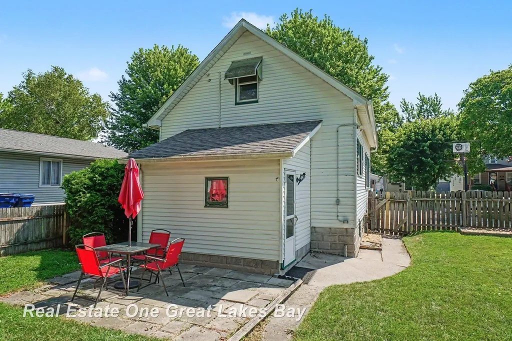 1008 S Sherman Street Bay City City MI 48708