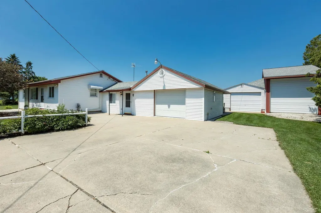 1530 W Beaver Road Beaver Township MI 48611