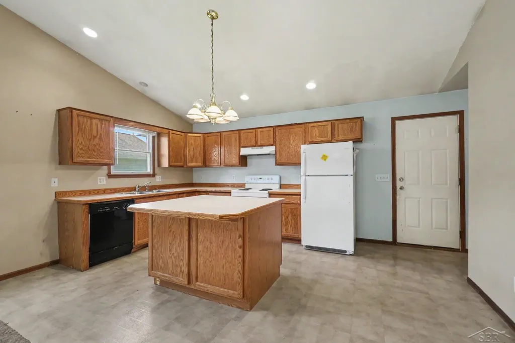 3072 Silverwood Drive Saginaw Charter Township MI 48603