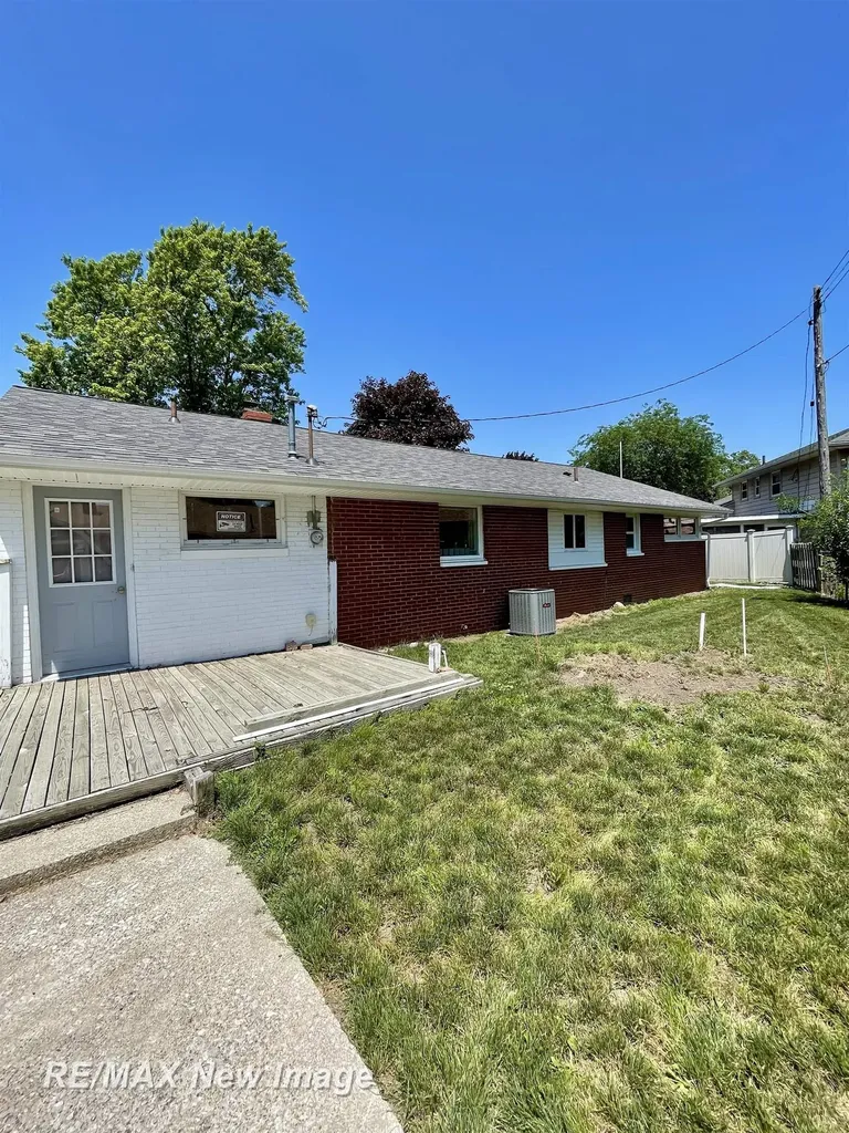 12 Ruggles Road Saginaw City MI 48602