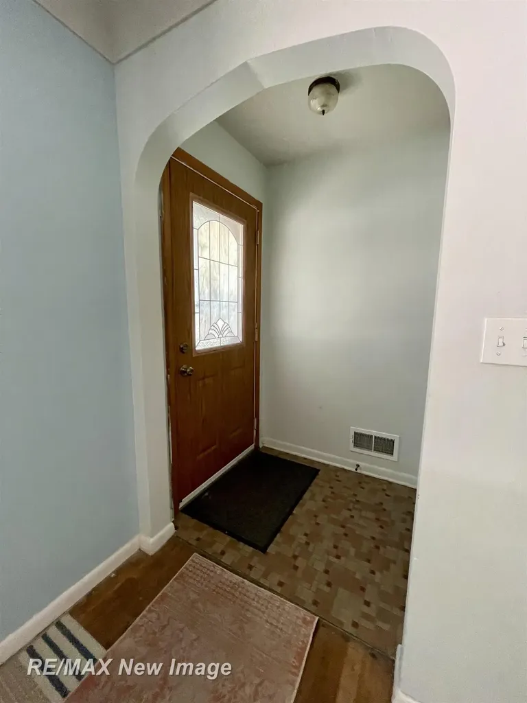12 Ruggles Road Saginaw City MI 48602