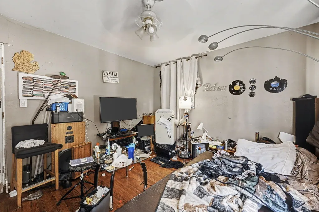 16192 Fenton Street Detroit City MI 48219
