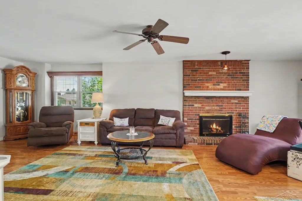 831 Mayflower Drive Saginaw Charter Township MI 48638