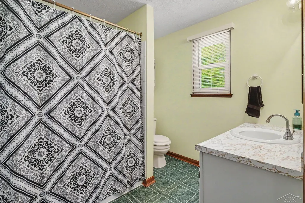831 Mayflower Drive Saginaw Charter Township MI 48638