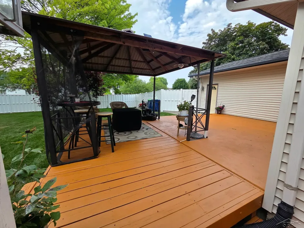 831 Mayflower Drive Saginaw Charter Township MI 48638