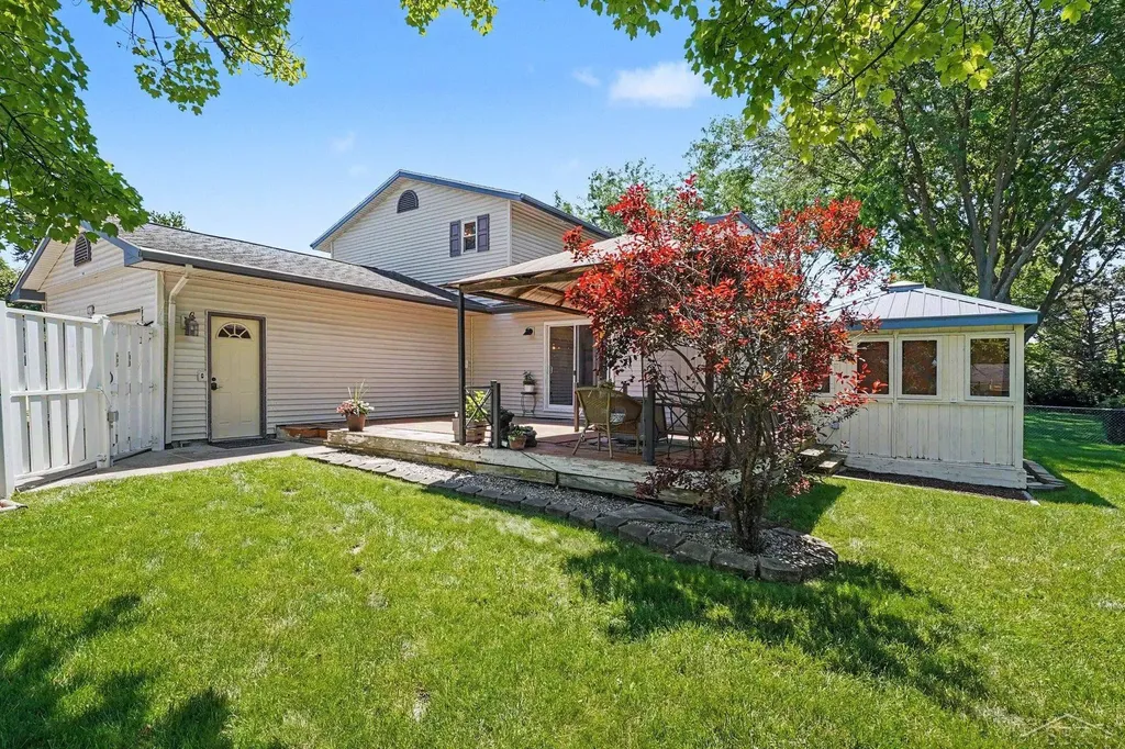 831 Mayflower Drive Saginaw Charter Township MI 48638