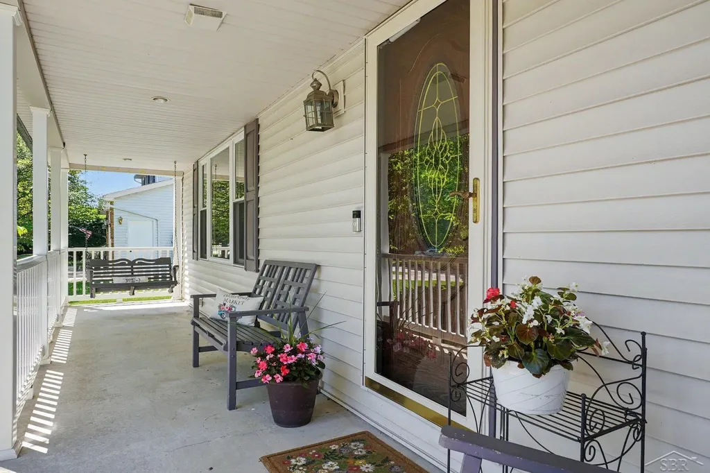 831 Mayflower Drive Saginaw Charter Township MI 48638