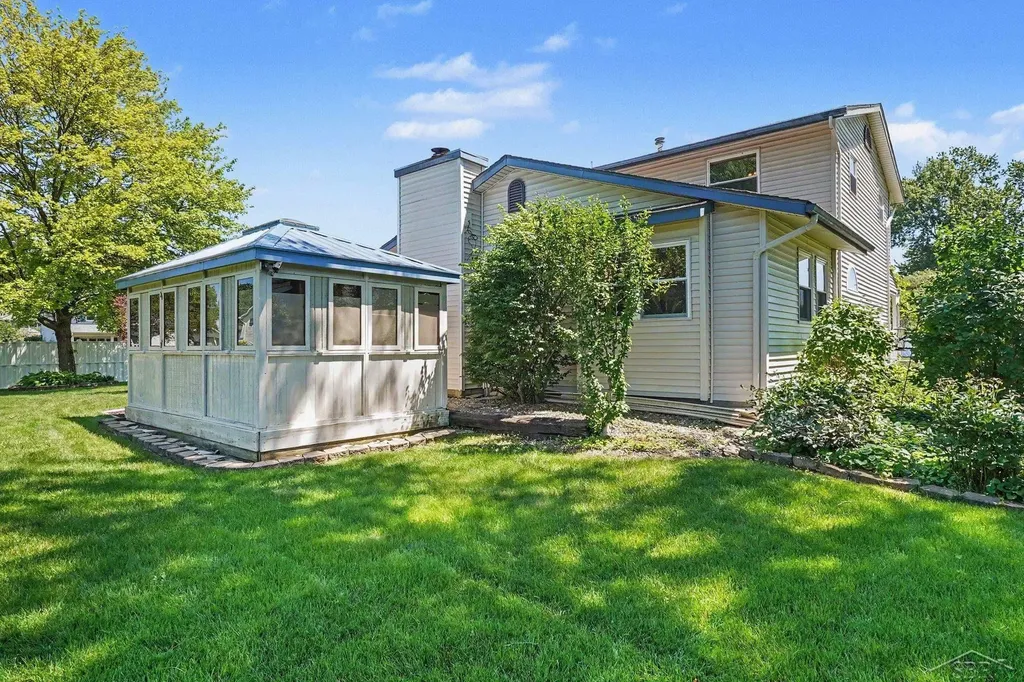 831 Mayflower Drive Saginaw Charter Township MI 48638