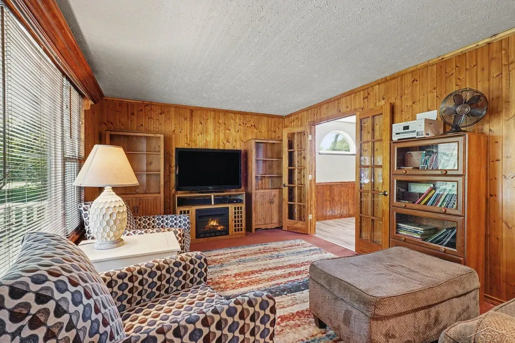 831 Mayflower Drive Saginaw Charter Township MI 48638